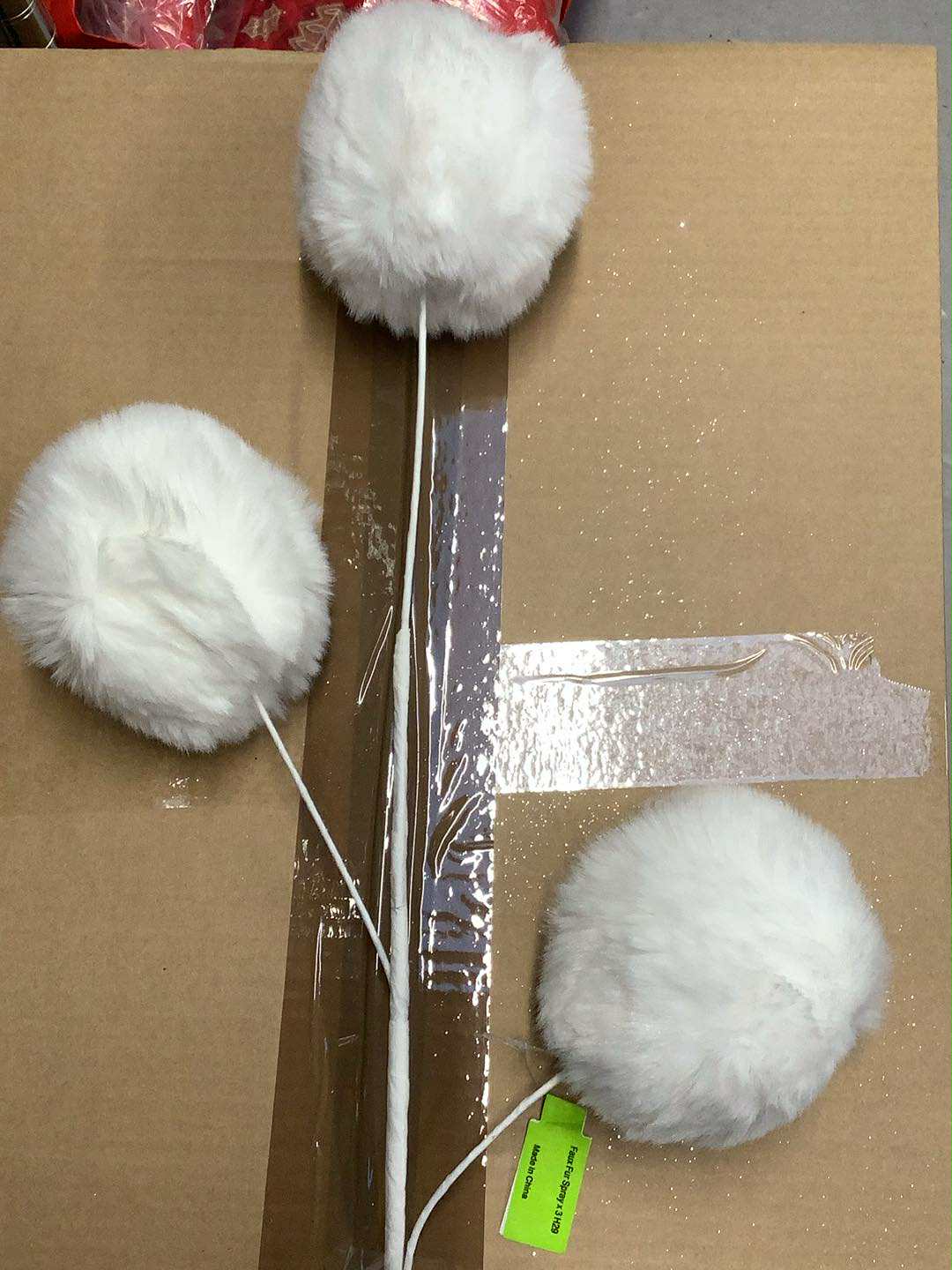 White+Fluffy+Ball+Pick